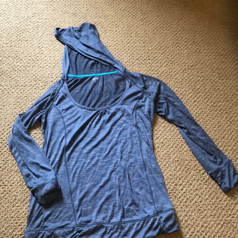 Comfy light sports long sleeve shirt.